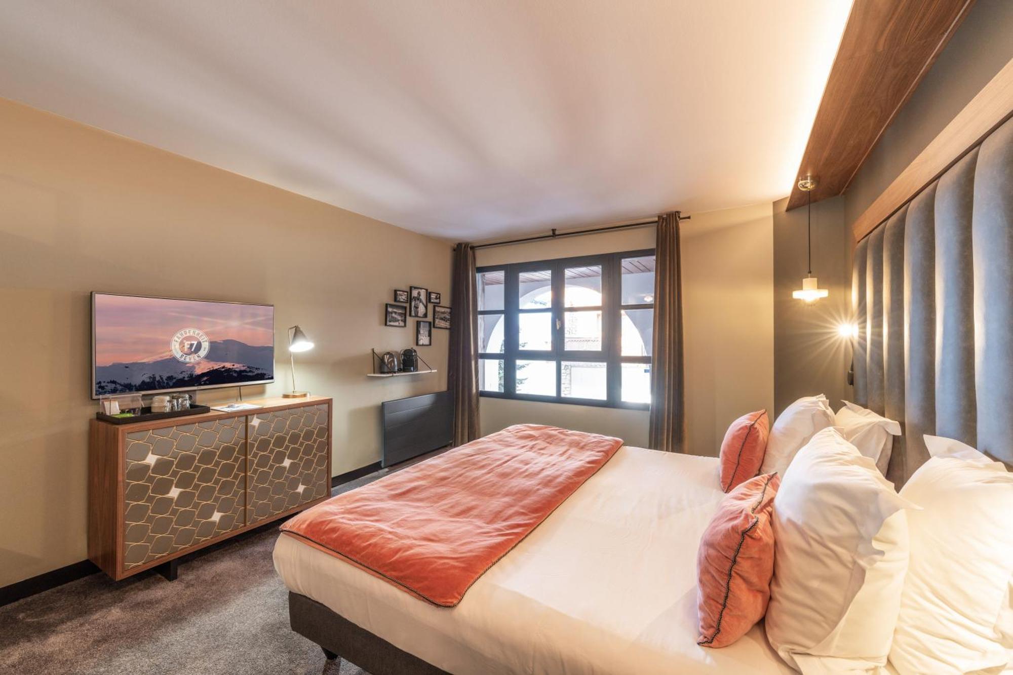 Hotel Fahrenheit Seven Courchevel Zewnętrze zdjęcie